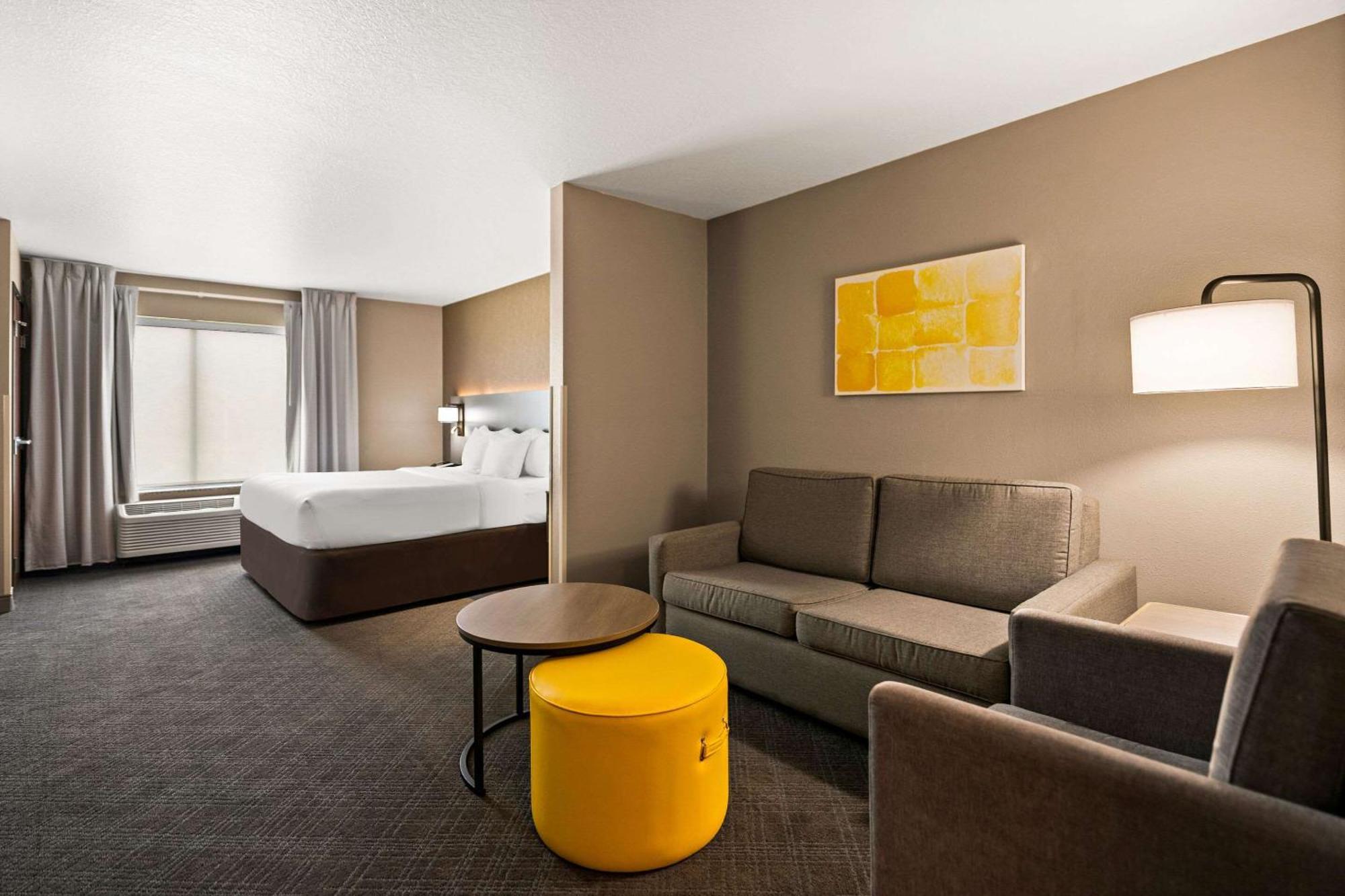 Comfort I-94 Hotel 3*