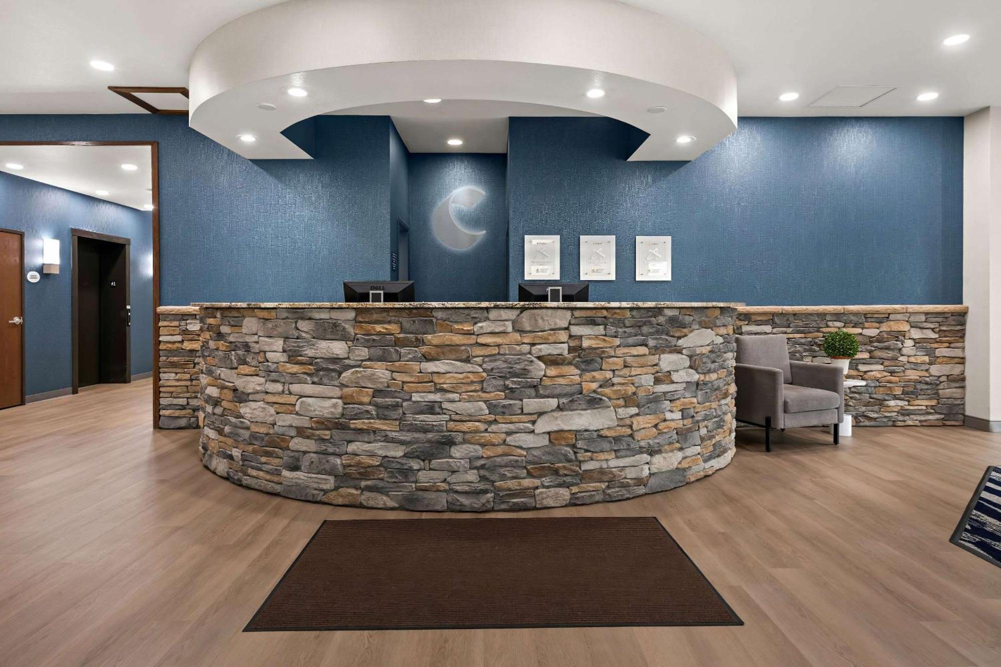 Comfort I-94 Hotel