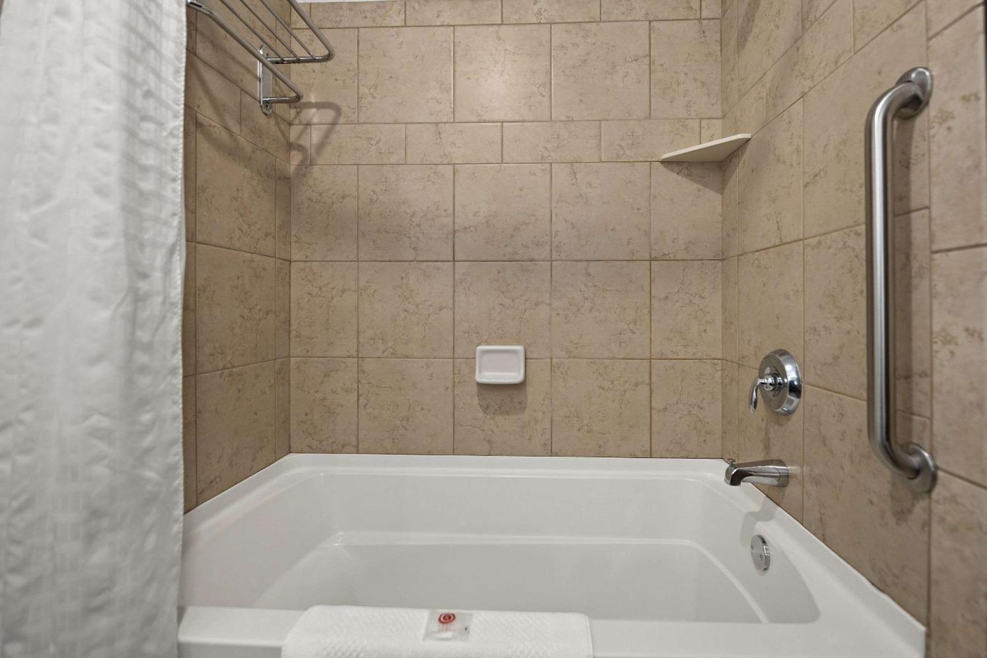 Comfort I-94 Hotel 3*