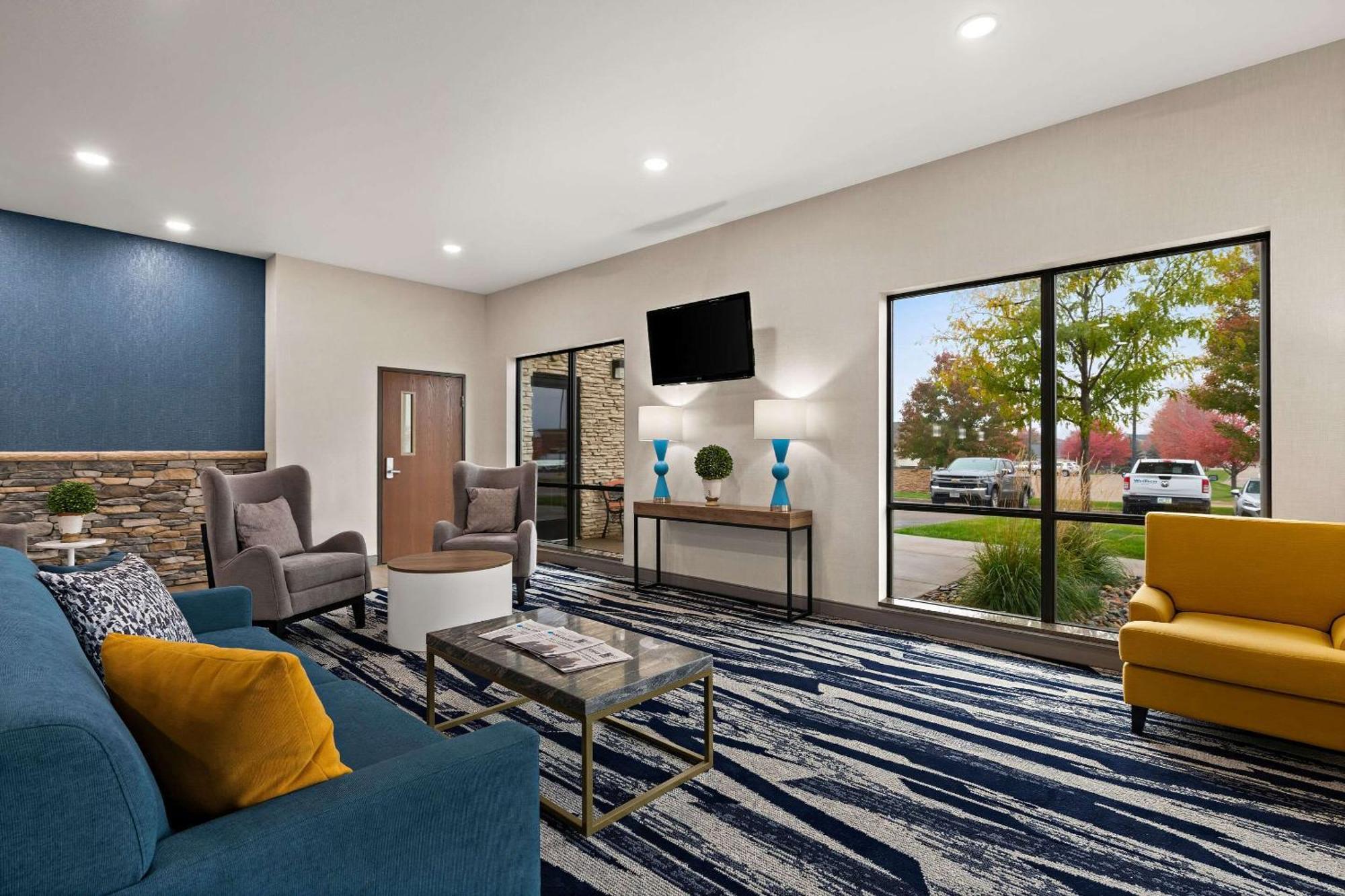 Hotel Comfort I-94 3*